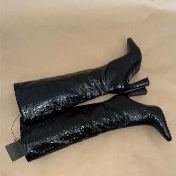 Forever 21 - Black Croc-Embossed Knee-High Boots - Picture 7 of 10